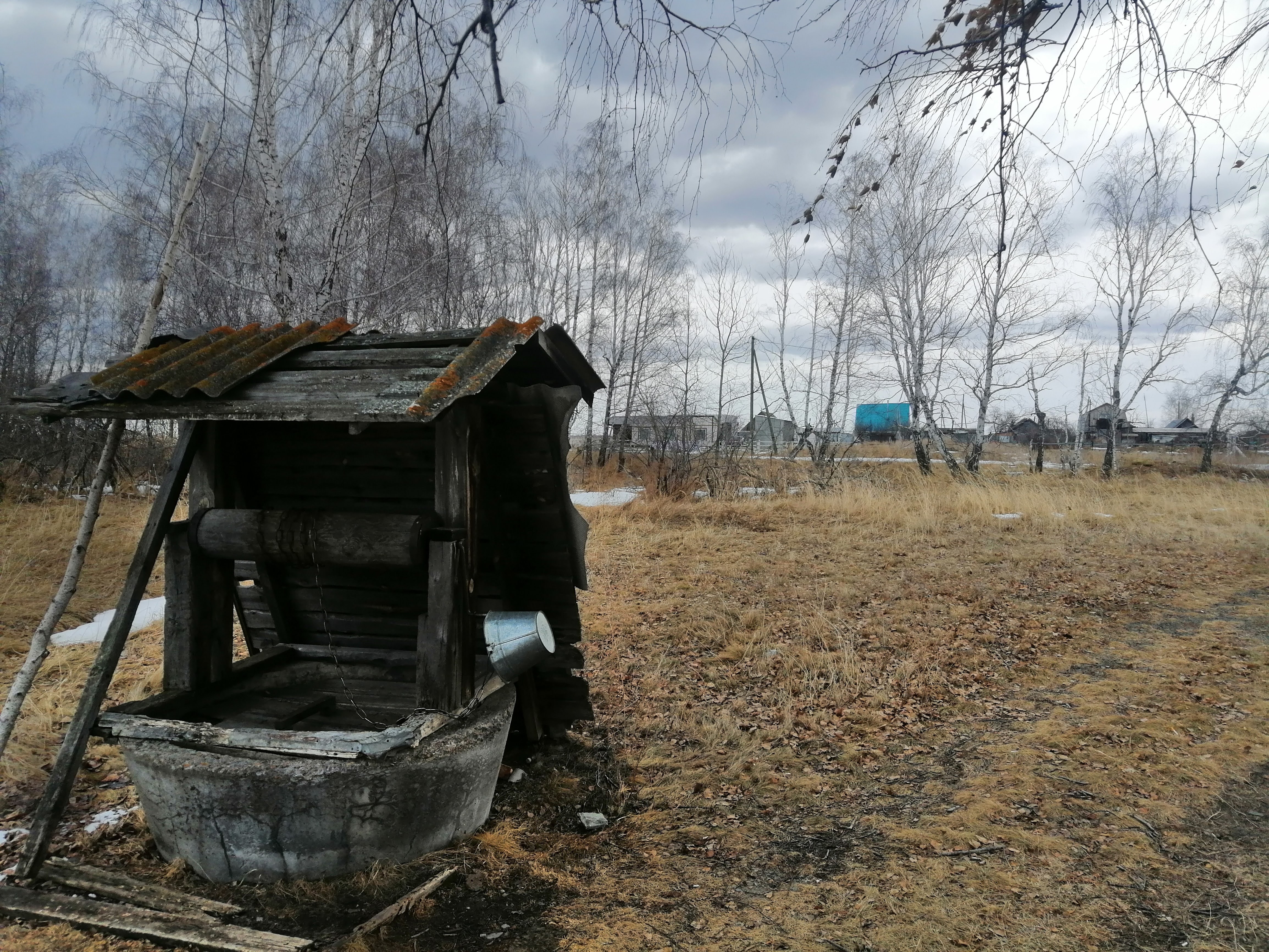 Колодец рядом с деревней